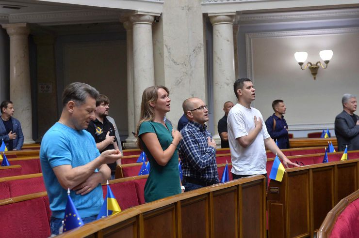 Пленарне засідання Верховної Ради України.
Верховна Рада продовжила дію воєнного стану та мобілізації ще на три місяці, 
Верховна Рада відправила у відставку міністра культури Ткаченка.За відповідне рішення проголосували 321 нардеп. Верховна рада припинила депутатські повноваження народного депутата Арістова.

