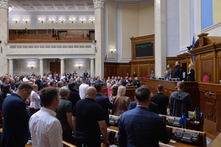Пленарне засідання Верховної Ради України.
Верховна Рада продовжила дію воєнного стану та мобілізації ще на три місяці, 
Верховна Рада відправила у відставку міністра культури Ткаченка.За відповідне рішення проголосували 321 нардеп. Верховна рада припинила депутатські повноваження народного депутата Арістова. Корнієнко, Cтефанчук, Кондратюк
