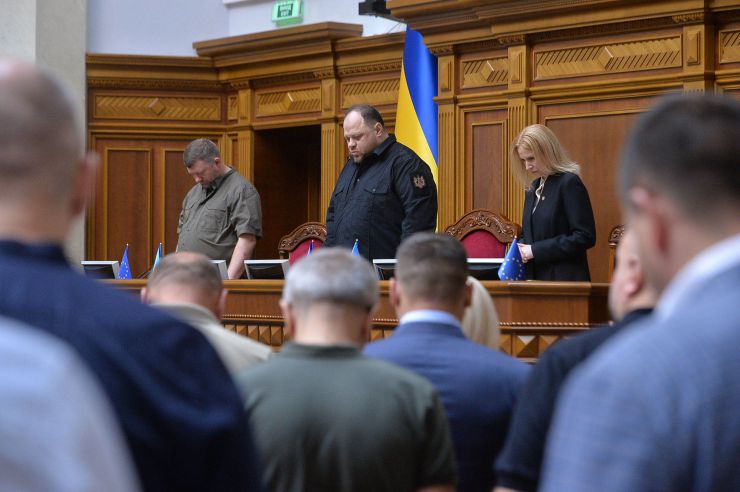 Пленарне засідання Верховної Ради України.
Верховна Рада продовжила дію воєнного стану та мобілізації ще на три місяці, 
Верховна Рада відправила у відставку міністра культури Ткаченка.За відповідне рішення проголосували 321 нардеп. Верховна рада припинила депутатські повноваження народного депутата Арістова. Корнієнко, Cтефанчук, Кондратюк
