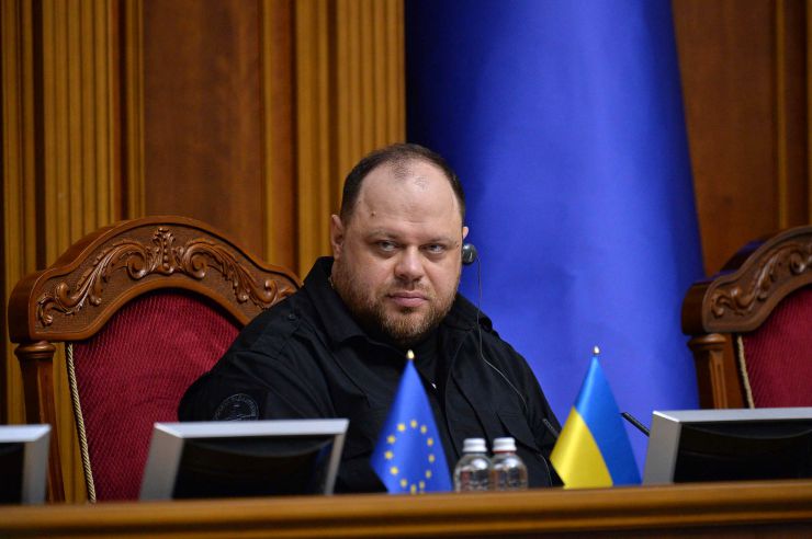 Пленарне засідання Верховної Ради України.
Верховна Рада продовжила дію воєнного стану та мобілізації ще на три місяці, 
Верховна Рада відправила у відставку міністра культури Ткаченка.За відповідне рішення проголосували 321 нардеп. Верховна рада припинила депутатські повноваження народного депутата Арістова. Cтефанчук
