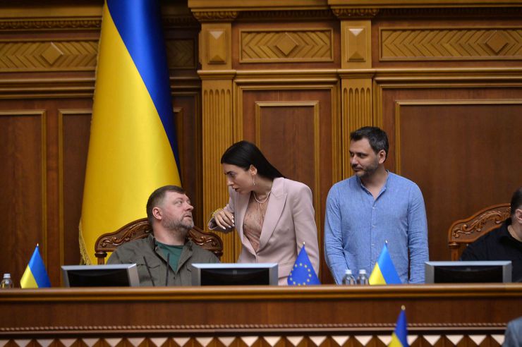 Пленарне засідання Верховної Ради України.
Верховна Рада продовжила дію воєнного стану та мобілізації ще на три місяці, 
Верховна Рада відправила у відставку міністра культури Ткаченка.За відповідне рішення проголосували 321 нардеп. Верховна рада припинила депутатські повноваження народного депутата Арістова.
