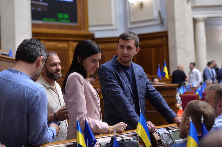 Пленарне засідання Верховної Ради України.
Верховна Рада продовжила дію воєнного стану та мобілізації ще на три місяці, 
Верховна Рада відправила у відставку міністра культури Ткаченка.За відповідне рішення проголосували 321 нардеп. Верховна рада припинила депутатські повноваження народного депутата Арістова.

