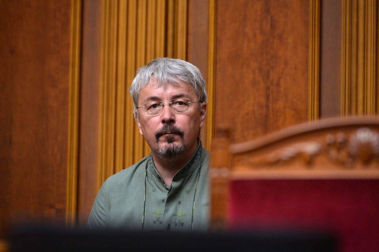 Пленарне засідання Верховної Ради України.
Верховна Рада продовжила дію воєнного стану та мобілізації ще на три місяці, 
Верховна Рада відправила у відставку міністра культури Ткаченка.За відповідне рішення проголосували 321 нардеп. Верховна рада припинила депутатські повноваження народного депутата Арістова. Ткаченко
