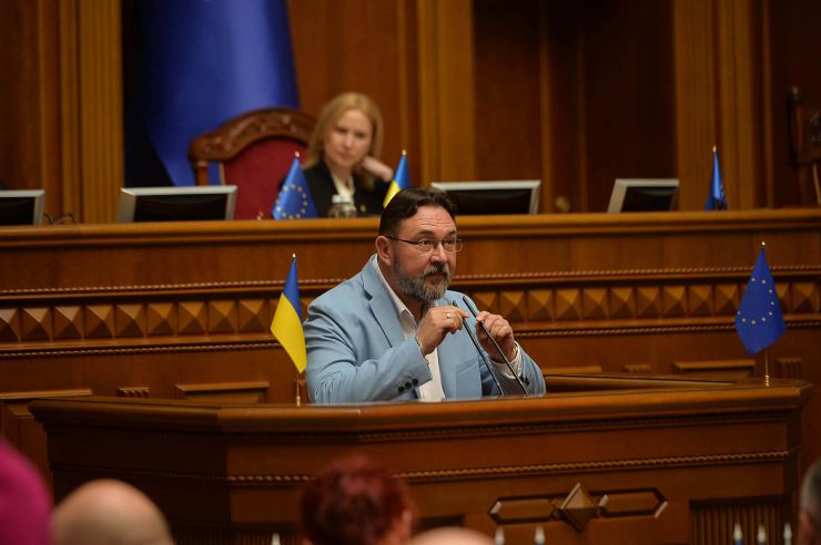Пленарне засідання Верховної Ради України.
Верховна Рада продовжила дію воєнного стану та мобілізації ще на три місяці, 
Верховна Рада відправила у відставку міністра культури Ткаченка.За відповідне рішення проголосували 321 нардеп. Верховна рада припинила депутатські повноваження народного депутата Арістова. Потураєв

