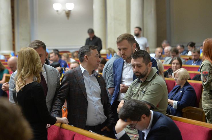 Пленарне засідання Верховної Ради України.
Верховна Рада продовжила дію воєнного стану та мобілізації ще на три місяці, 
Верховна Рада відправила у відставку міністра культури Ткаченка.За відповідне рішення проголосували 321 нардеп. Верховна рада припинила депутатські повноваження народного депутата Арістова. Арахамія

