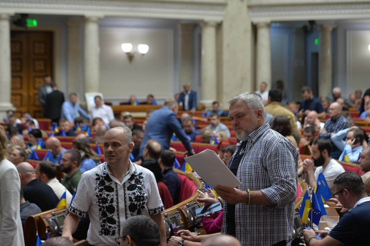 Пленарне засідання Верховної Ради України.
Верховна Рада продовжила дію воєнного стану та мобілізації ще на три місяці, 
Верховна Рада відправила у відставку міністра культури Ткаченка.За відповідне рішення проголосували 321 нардеп. Верховна рада припинила депутатські повноваження народного депутата Арістова.
