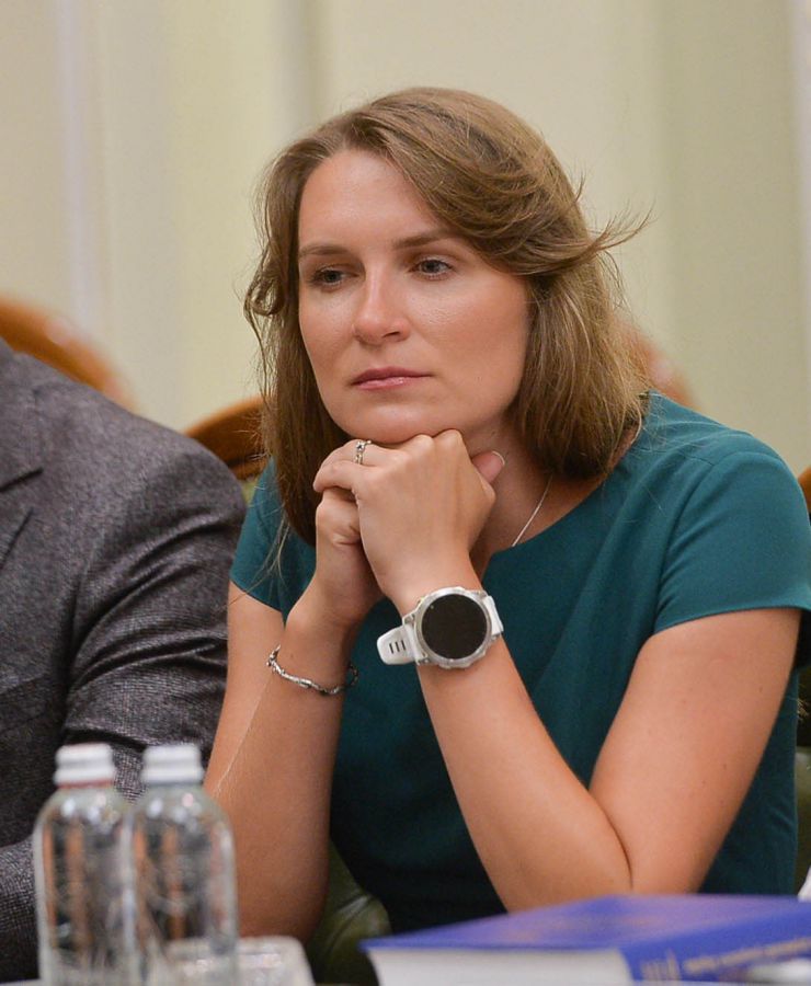 Заступниця Голови Верховної Ради України Олена Кондратюк зустрілася з делегацією президентів і членів національних клубів підписантів актів про Незалежність країн Балтії.
Серед них Президентка Клубу Декларації 4 травня Латвії Велта Чеботаренока та Віце-президент Гунарс Клінджанс, Президентка Клубу сигнаторів Акту Незалежності Литви Бірута Валіоніте, члени Клубу сигнаторів Естонського Акту 20 серпня Енн Тупп та Андрус Рісткок.
У зустрічі взяли участь Посол Литовської Республіки в Україні Вальдемарас Сарапінас, Посол Естонської Республіки Каімо Кууск, Тимчасова повірена у справах Латвії Каріна Лея, наші колеги - члени Асоціації народних депутатів України та депутати 9-скликання з груп дружби.
