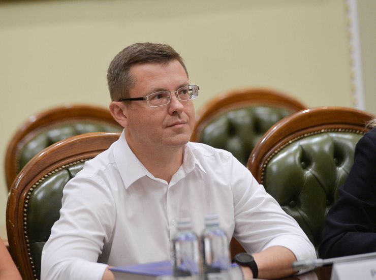 Заступниця Голови Верховної Ради України Олена Кондратюк зустрілася з делегацією президентів і членів національних клубів підписантів актів про Незалежність країн Балтії.
Серед них Президентка Клубу Декларації 4 травня Латвії Велта Чеботаренока та Віце-президент Гунарс Клінджанс, Президентка Клубу сигнаторів Акту Незалежності Литви Бірута Валіоніте, члени Клубу сигнаторів Естонського Акту 20 серпня Енн Тупп та Андрус Рісткок.
У зустрічі взяли участь Посол Литовської Республіки в Україні Вальдемарас Сарапінас, Посол Естонської Республіки Каімо Кууск, Тимчасова повірена у справах Латвії Каріна Лея, наші колеги - члени Асоціації народних депутатів України та депутати 9-скликання з груп дружби.