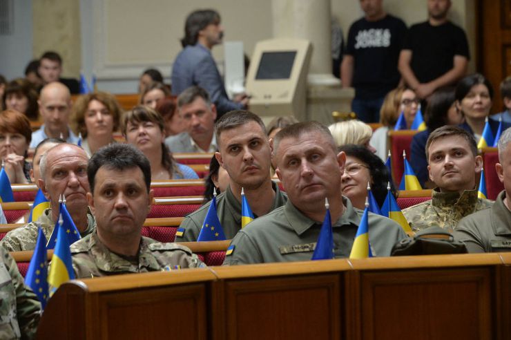 У День Української Державності у Парламенті відбулася зустріч із мобілізованими на захист України працівниками Апарату Верховної Ради України та працівниками державних підприємств і установ, підпорядкованих Управлінню справами Апарату.


