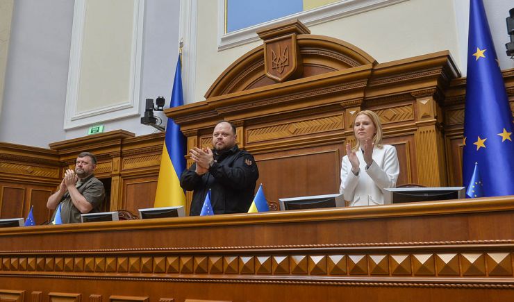 У День Української Державності у Парламенті відбулася зустріч із мобілізованими на захист України працівниками Апарату Верховної Ради України та працівниками державних підприємств і установ, підпорядкованих Управлінню справами Апарату.

