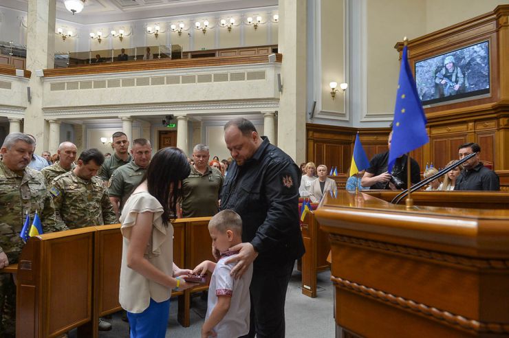 У День Української Державності у Парламенті відбулася зустріч із мобілізованими на захист України працівниками Апарату Верховної Ради України та працівниками державних підприємств і установ, підпорядкованих Управлінню справами Апарату.

