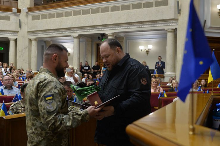 У День Української Державності у Парламенті відбулася зустріч із мобілізованими на захист України працівниками Апарату Верховної Ради України та працівниками державних підприємств і установ, підпорядкованих Управлінню справами Апарату.

