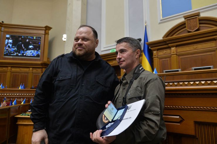 У День Української Державності у Парламенті відбулася зустріч із мобілізованими на захист України працівниками Апарату Верховної Ради України та працівниками державних підприємств і установ, підпорядкованих Управлінню справами Апарату.

