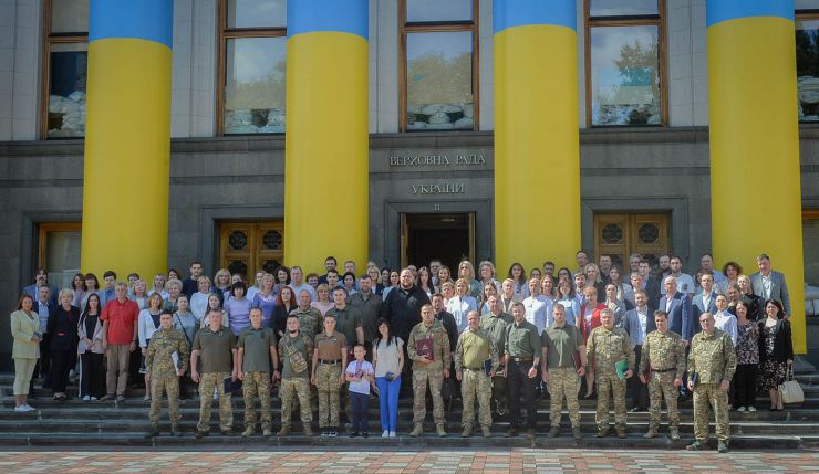 У День Української Державності у Парламенті відбулася зустріч із мобілізованими на захист України працівниками Апарату Верховної Ради України та працівниками державних підприємств і установ, підпорядкованих Управлінню справами Апарату.


