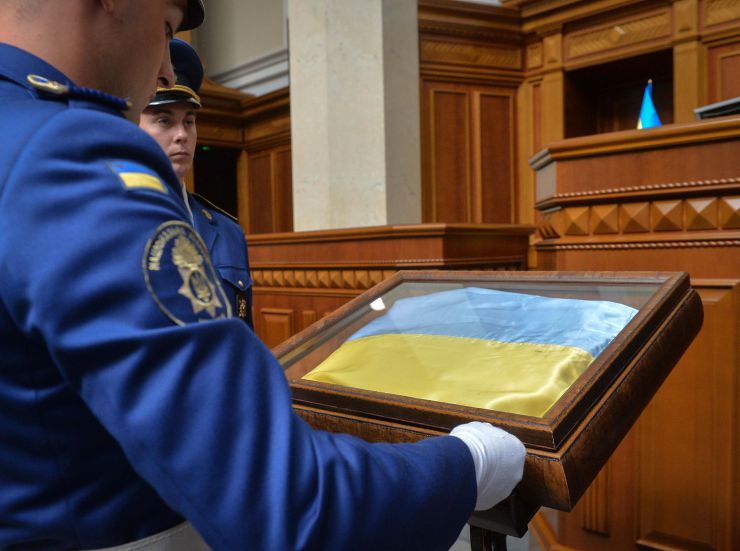 Урочисте пленарне засідання Верховної Ради України.
Верховна Рада продовжила роботу в пленарному режимі і 24 серпня – в День Незалежності України. В цей день у залі все було урочисто: майже всі депутати у вишиванках. Всюди прапори держав-союзників. А ложі гостей і дипломатів -- заповнені представниками різних держав, друзями нашої країни.
В парламенті пролунав Державний Гімн у виконанні депутатського корпусу. Також до сесійної зали внесли Державний прапор. Той самий, який внесли до Верховної Ради 24 серпня 1991 року після ухвалення Акту проголошення незалежності України. Стефанчук
