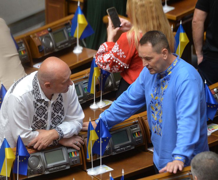Урочисте пленарне засідання Верховної Ради України.
Верховна Рада продовжила роботу в пленарному режимі і 24 серпня – в День Незалежності України. В цей день у залі все було урочисто: майже всі депутати у вишиванках. Всюди прапори держав-союзників. А ложі гостей і дипломатів -- заповнені представниками різних держав, друзями нашої країни.
В парламенті пролунав Державний Гімн у виконанні депутатського корпусу. Також до сесійної зали внесли Державний прапор. Той самий, який внесли до Верховної Ради 24 серпня 1991 року після ухвалення Акту проголошення незалежності України. Стефанчук
