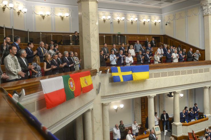 Урочисте пленарне засідання Верховної Ради України.
Верховна Рада продовжила роботу в пленарному режимі і 24 серпня – в День Незалежності України. В цей день у залі все було урочисто: майже всі депутати у вишиванках. Всюди прапори держав-союзників. А ложі гостей і дипломатів -- заповнені представниками різних держав, друзями нашої країни.
В парламенті пролунав Державний Гімн у виконанні депутатського корпусу. Також до сесійної зали внесли Державний прапор. Той самий, який внесли до Верховної Ради 24 серпня 1991 року після ухвалення Акту проголошення незалежності України. Стефанчук
