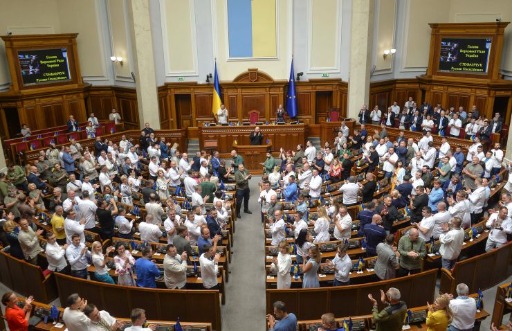 Урочисте пленарне засідання Верховної Ради України.
Верховна Рада продовжила роботу в пленарному режимі і 24 серпня – в День Незалежності України. В цей день у залі все було урочисто: майже всі депутати у вишиванках. Всюди прапори держав-союзників. А ложі гостей і дипломатів -- заповнені представниками різних держав, друзями нашої країни.
В парламенті пролунав Державний Гімн у виконанні депутатського корпусу. Також до сесійної зали внесли Державний прапор. Той самий, який внесли до Верховної Ради 24 серпня 1991 року після ухвалення Акту проголошення незалежності України. Стефанчук
