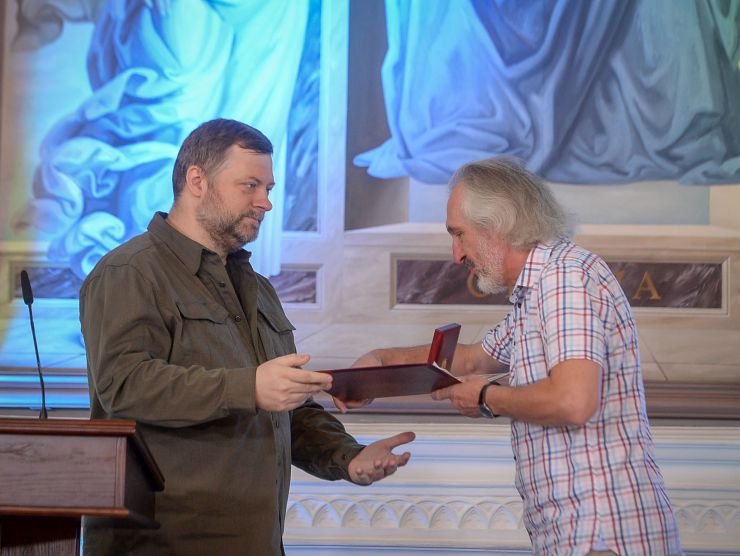 Перший заступник Голови Верховної Ради України Олександр Корнієнко взяв участь в урочистостях із нагоди 125-річчя Київського політехнічного інституту імені Ігоря Сікорського.
Під час заходу Перший віцеспікер нагородив відзнаками працівників закладу, зокрема, Почесною Грамотою Верховної Ради України — головного інженера ОКБ «ШТОРМ» Сергія Пуха та Грамотою Верховної Ради України — завідувача кафедри обчислювальної техніки факультету інформатики та обчислювальної техніки Сергія Стіренка «за вагомий внесок у розвиток сфери освіти і науки, високі виробничі та наукові досягнення, сумлінну працю та професійні досягнення, плідну наукову, науково-педагогічну та педагогічну діяльність, досягнуті успіхи у справі навчання та виховання підростаючого покоління та з нагоди 125-річчя КПІ ім. Ігоря Сікорського».
В урочистостях також взяли участь народні депутати України: Голова підкомітету з питань вищої освіти Комітету з питань освіти, науки та інновацій Юлія Гришина, член Комітету з питань освіти, науки та інновацій Роман Грищук та член Комітету з питань організації державної влади, місцевого самоврядування, регіональної розвитку та містобудування Андрій Клочко.
