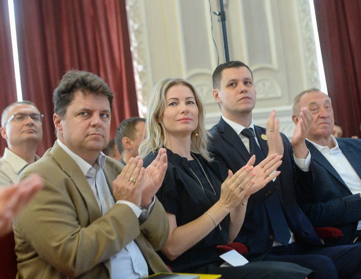 Перший заступник Голови Верховної Ради України Олександр Корнієнко взяв участь в урочистостях із нагоди 125-річчя Київського політехнічного інституту імені Ігоря Сікорського.
Під час заходу Перший віцеспікер нагородив відзнаками працівників закладу, зокрема, Почесною Грамотою Верховної Ради України — головного інженера ОКБ «ШТОРМ» Сергія Пуха та Грамотою Верховної Ради України — завідувача кафедри обчислювальної техніки факультету інформатики та обчислювальної техніки Сергія Стіренка «за вагомий внесок у розвиток сфери освіти і науки, високі виробничі та наукові досягнення, сумлінну працю та професійні досягнення, плідну наукову, науково-педагогічну та педагогічну діяльність, досягнуті успіхи у справі навчання та виховання підростаючого покоління та з нагоди 125-річчя КПІ ім. Ігоря Сікорського».
В урочистостях також взяли участь народні депутати України: Голова підкомітету з питань вищої освіти Комітету з питань освіти, науки та інновацій Юлія Гришина, член Комітету з питань освіти, науки та інновацій Роман Грищук та член Комітету з питань організації державної влади, місцевого самоврядування, регіональної розвитку та містобудування Андрій Клочко.
