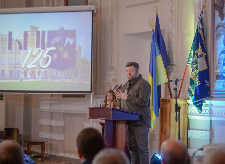 Перший заступник Голови Верховної Ради України Олександр Корнієнко взяв участь в урочистостях із нагоди 125-річчя Київського політехнічного інституту імені Ігоря Сікорського.
Під час заходу Перший віцеспікер нагородив відзнаками працівників закладу, зокрема, Почесною Грамотою Верховної Ради України — головного інженера ОКБ «ШТОРМ» Сергія Пуха та Грамотою Верховної Ради України — завідувача кафедри обчислювальної техніки факультету інформатики та обчислювальної техніки Сергія Стіренка «за вагомий внесок у розвиток сфери освіти і науки, високі виробничі та наукові досягнення, сумлінну працю та професійні досягнення, плідну наукову, науково-педагогічну та педагогічну діяльність, досягнуті успіхи у справі навчання та виховання підростаючого покоління та з нагоди 125-річчя КПІ ім. Ігоря Сікорського».
В урочистостях також взяли участь народні депутати України: Голова підкомітету з питань вищої освіти Комітету з питань освіти, науки та інновацій Юлія Гришина, член Комітету з питань освіти, науки та інновацій Роман Грищук та член Комітету з питань організації державної влади, місцевого самоврядування, регіональної розвитку та містобудування Андрій Клочко.
