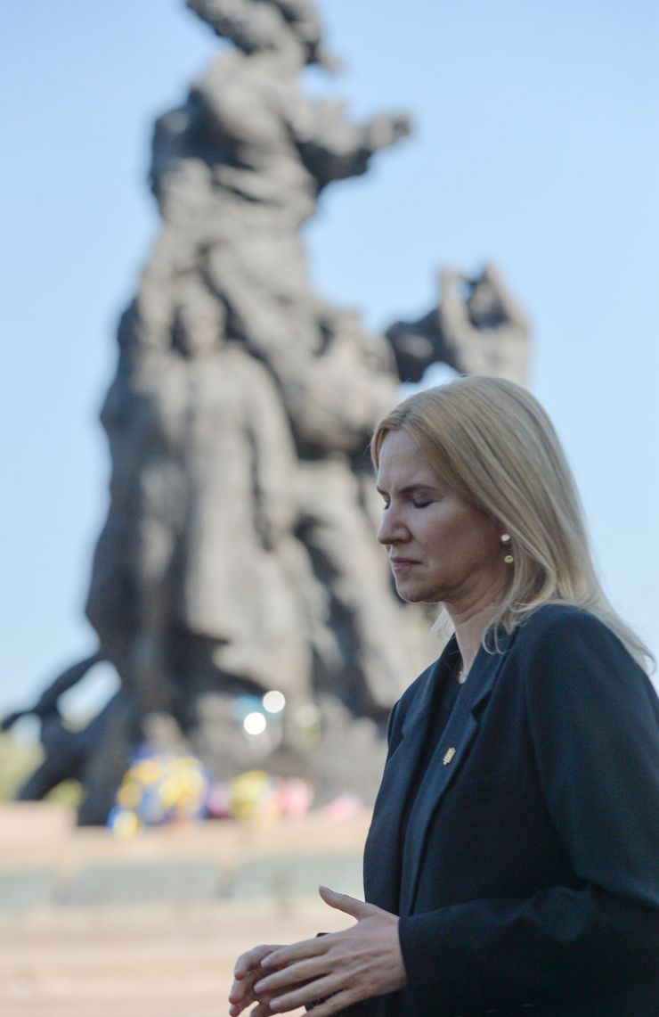 Перший заступник Голови Верховної Ради Олександр Корнієнко разом із заступницею Голови Верховної Ради Оленою Кондратюк та колегами по парламенту вшанували пам’ять жертв трагедії Бабиного Яру