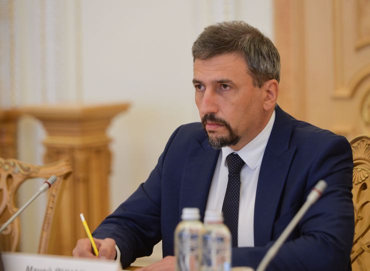 Перший заступник Голови Верховної Ради України Олександр Корнієнко провів робочу зустріч із Головою Офісу Ради Європи Мачеєм Янчаком. 
У зустрічі також взяли участь народні депутати України — Голова Комітету з питань прав людини, деокупації та реінтеграції тимчасово окупованих територій України, національних меншин і міжнаціональних відносин Андрій Задорожний, заступниця Голови Комітету з питань інтеграції України до Європейського Союзу Марія Мезенцева та голова підкомітету з питань адміністративно-територіального устрою Комітету з питань організації державної влади, місцевого самоврядування, регіонального розвитку та містобудування Віталій Безгін. 
