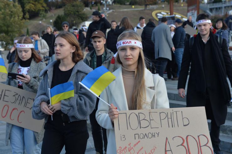 В Києві на Майдані Незалежності відбулася реконструкція мирної акції “Революція на граніті” від Української Студентської Ліги (УСЛ). 2 жовтня 1990 року на Майдані Незалежності розпочалась мирна студентська акція Революція на граніті. 17 жовтня 1990 року Верховна Рада України ухвалила вимоги протестуючих студентів щодо звільнення прем'єр-міністра та проведення нових виборів. УСЛ організовує історичну реконструкцію мирної акції “Революція на граніті”. Реконструкція має на меті відзначити історичне значення подій 