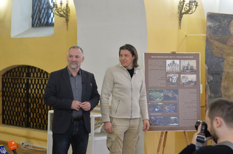 У Києві для відвідування повністю відкрилася найвища історична локація міста – Велика лаврська дзвіниця. Директор та співзасновник компанії Work.ua Артур Міхно, директор Національного заповідника “Києво-Печерська лавра” Максим Остапенко.
