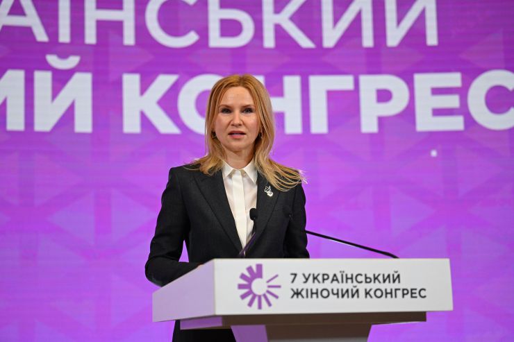 У Києві відбувся перший день 7 Українського Жіночого Конгресу «Жіноче лідерство. Час відновлення. Час відбудови» за участі першого заступника Голови Верховної Ради України Олександра Корнієнко
Відкриваючи Конгрес, його співзасновниця, віцеспікерка Олена Кондратюк зазначила, що УЖК формує візію: як побудувати справедливе суспільство з паритетною участю жінок і чоловіків у процесах і рішеннях.
Перша леді України Олена Зеленська у своєму виступі на Конгресі заявила про формування нової ролі української жінки, які і боронять країну в лавах ЗСУ, і тримають на своїх плечах економіку в тилу.
Співзасновниця УЖК народна депутатка Марія Іонова вважає, що щорічні Українські Жіночі Конгреси — це прекрасна нагода ділитися досвідом.
Співзасновниця Конгресу Світлана Войцеховська особливу увагу відводить освітній платформі.
