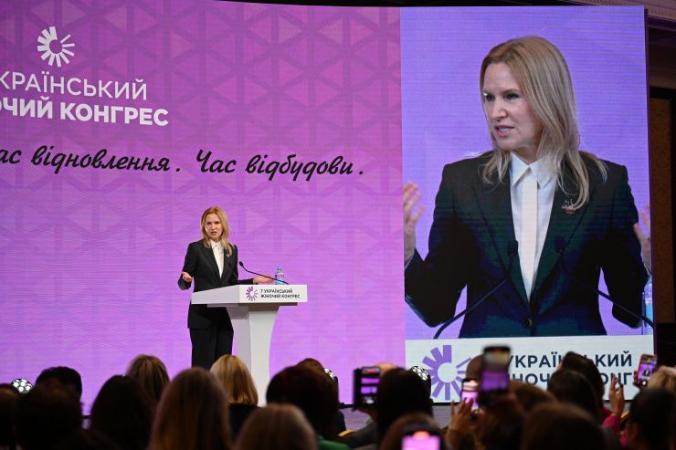 У Києві відбувся перший день 7 Українського Жіночого Конгресу «Жіноче лідерство. Час відновлення. Час відбудови» за участі першого заступника Голови Верховної Ради України Олександра Корнієнко
Відкриваючи Конгрес, його співзасновниця, віцеспікерка Олена Кондратюк зазначила, що УЖК формує візію: як побудувати справедливе суспільство з паритетною участю жінок і чоловіків у процесах і рішеннях.
Перша леді України Олена Зеленська у своєму виступі на Конгресі заявила про формування нової ролі української жінки, які і боронять країну в лавах ЗСУ, і тримають на своїх плечах економіку в тилу.
Співзасновниця УЖК народна депутатка Марія Іонова вважає, що щорічні Українські Жіночі Конгреси — це прекрасна нагода ділитися досвідом.
Співзасновниця Конгресу Світлана Войцеховська особливу увагу відводить освітній платформі.
