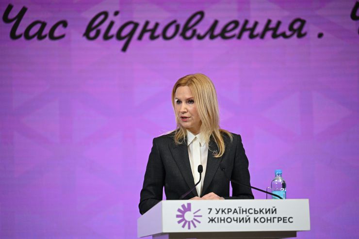 У Києві відбувся перший день 7 Українського Жіночого Конгресу «Жіноче лідерство. Час відновлення. Час відбудови» за участі першого заступника Голови Верховної Ради України Олександра Корнієнко
Відкриваючи Конгрес, його співзасновниця, віцеспікерка Олена Кондратюк зазначила, що УЖК формує візію: як побудувати справедливе суспільство з паритетною участю жінок і чоловіків у процесах і рішеннях.
Перша леді України Олена Зеленська у своєму виступі на Конгресі заявила про формування нової ролі української жінки, які і боронять країну в лавах ЗСУ, і тримають на своїх плечах економіку в тилу.
Співзасновниця УЖК народна депутатка Марія Іонова вважає, що щорічні Українські Жіночі Конгреси — це прекрасна нагода ділитися досвідом.
Співзасновниця Конгресу Світлана Войцеховська особливу увагу відводить освітній платформі.
