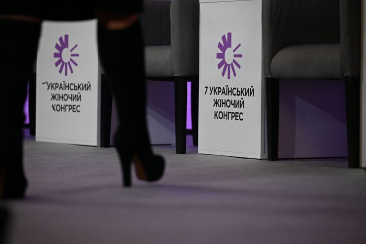 У Києві відбувся перший день 7 Українського Жіночого Конгресу «Жіноче лідерство. Час відновлення. Час відбудови» за участі першого заступника Голови Верховної Ради України Олександра Корнієнко
Відкриваючи Конгрес, його співзасновниця, віцеспікерка Олена Кондратюк зазначила, що УЖК формує візію: як побудувати справедливе суспільство з паритетною участю жінок і чоловіків у процесах і рішеннях.
Перша леді України Олена Зеленська у своєму виступі на Конгресі заявила про формування нової ролі української жінки, які і боронять країну в лавах ЗСУ, і тримають на своїх плечах економіку в тилу.
Співзасновниця УЖК народна депутатка Марія Іонова вважає, що щорічні Українські Жіночі Конгреси — це прекрасна нагода ділитися досвідом.
Співзасновниця Конгресу Світлана Войцеховська особливу увагу відводить освітній платформі.
