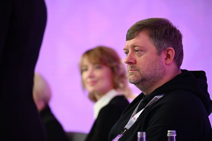 У Києві відбувся перший день 7 Українського Жіночого Конгресу «Жіноче лідерство. Час відновлення. Час відбудови» за участі першого заступника Голови Верховної Ради України Олександра Корнієнко
Відкриваючи Конгрес, його співзасновниця, віцеспікерка Олена Кондратюк зазначила, що УЖК формує візію: як побудувати справедливе суспільство з паритетною участю жінок і чоловіків у процесах і рішеннях.
Перша леді України Олена Зеленська у своєму виступі на Конгресі заявила про формування нової ролі української жінки, які і боронять країну в лавах ЗСУ, і тримають на своїх плечах економіку в тилу.
Співзасновниця УЖК народна депутатка Марія Іонова вважає, що щорічні Українські Жіночі Конгреси — це прекрасна нагода ділитися досвідом.
Співзасновниця Конгресу Світлана Войцеховська особливу увагу відводить освітній платформі.
