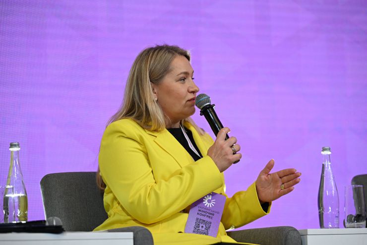 У Києві відбувся перший день 7 Українського Жіночого Конгресу «Жіноче лідерство. Час відновлення. Час відбудови» за участі першого заступника Голови Верховної Ради України Олександра Корнієнко
Відкриваючи Конгрес, його співзасновниця, віцеспікерка Олена Кондратюк зазначила, що УЖК формує візію: як побудувати справедливе суспільство з паритетною участю жінок і чоловіків у процесах і рішеннях.
Перша леді України Олена Зеленська у своєму виступі на Конгресі заявила про формування нової ролі української жінки, які і боронять країну в лавах ЗСУ, і тримають на своїх плечах економіку в тилу.
Співзасновниця УЖК народна депутатка Марія Іонова вважає, що щорічні Українські Жіночі Конгреси — це прекрасна нагода ділитися досвідом.
Співзасновниця Конгресу Світлана Войцеховська особливу увагу відводить освітній платформі.
