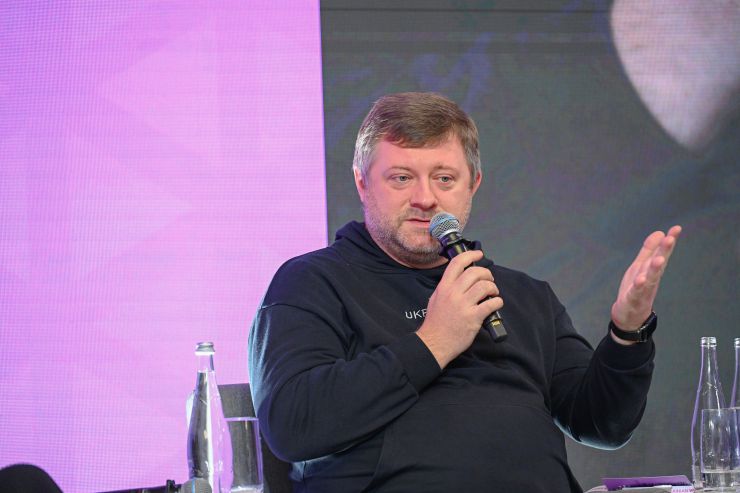 У Києві відбувся перший день 7 Українського Жіночого Конгресу «Жіноче лідерство. Час відновлення. Час відбудови» за участі першого заступника Голови Верховної Ради України Олександра Корнієнко
Відкриваючи Конгрес, його співзасновниця, віцеспікерка Олена Кондратюк зазначила, що УЖК формує візію: як побудувати справедливе суспільство з паритетною участю жінок і чоловіків у процесах і рішеннях.
Перша леді України Олена Зеленська у своєму виступі на Конгресі заявила про формування нової ролі української жінки, які і боронять країну в лавах ЗСУ, і тримають на своїх плечах економіку в тилу.
Співзасновниця УЖК народна депутатка Марія Іонова вважає, що щорічні Українські Жіночі Конгреси — це прекрасна нагода ділитися досвідом.
Співзасновниця Конгресу Світлана Войцеховська особливу увагу відводить освітній платформі.
