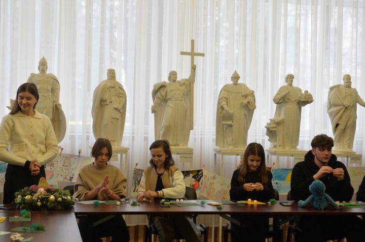 Просвітницький захід до дня Святого Миколая для дітей з малозабезпечених сімей та дітей-сиріт з прифронтових територій України, організований Освітнім центром Верховної Ради України спільно з ГО «Петро і Мазепа»