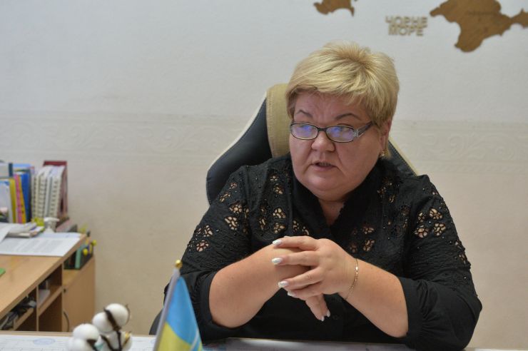 Заступниця Голови Верховної Ради України Олена Кондратюк разом із Освітнім Центром Парламенту відвідала спеціальну загальноосвітню школу № 18 м. Києва.

У закладі в офлайн-режимі навчаються понад сто дітей з різними порушеннями слуху та мовлення. Серед них — внутрішньо переміщені діти. Частина дітей також перебуває за кордоном і поступово повертається до навчального закладу.

Олена Кондратюк повідомила, що для дітей провели парламентський урок, привітали учнів зі святом Святого Миколая та привезли подарунки.
