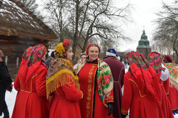 У столичному Національному музей народної архітектури та побуту України встановили найбільшого дідуха в Україні. Його висота – 7,5 метра. Дідух виконали у формі тризуба з пшениці. Його створювали десантник Ярослав Кучма, який через поранення тимчасово втратив змогу ходити, та 95-річна Пелагея Живко з Львівщини.
Також у музеї виступили фолькльорні гурти з Києва та області.
