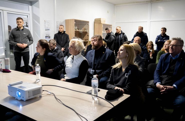 Віцеспікерка Олена Кондратюк разом із Спікеркою Саейми Латвії Дайгою Міерінею відвідали Чернігівську область.Вони ознайомилися з ходом відновлювальних робіт у с. Ягідне, де за фінансової підтримки Латвії будуються модульні будинки для мешканців села. Також взяли участь у відкритті Жіночого Хабу Святої Ольги у Чернігові, який надаватиме психологічну та правову допомогу жінкам, постраждалим від насилля. Окрім того, побували в дитячому садочку, які відновлюються латвійським коштом. 