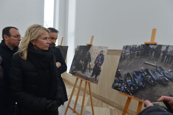 Бучу та Ірпінь відвідали представники Парламентської асамблеї ОБСЄ 
на чолі з президенткою ПА ОБСЄ Піа Каумою. Делегати побували у Храмі Святого Апостола Андрія Первозванного. Там їм розповіли про злочини, скоєні під час бойових дій у Бучанській громаді. Також вони побачили світлини, на яких зображені наслідки російської окупації у лютому-березні 2022 року.
Потому іноземні гості вшанували пам'ять невинно вбитих біля інсталяції 501-му загиблому бучанцю.Також відвідали та оглянули руйнування ЖК «Ірпінські Липки» та відбудову приватного сектору. 