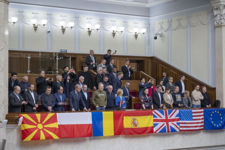 Пленарне засідання Верховної Ради України 24 лютого. Сьогодні у Верховній Раді України були присутні представники 30 країн, міжнародних, зокрема, парламентських організацій. З трибуни Верховної Ради України виступили Голова Собранія Республіки Північна Македонія Йован Мітреський та Прем'єр-міністр Королівства Бельгія Александер де Кроо.