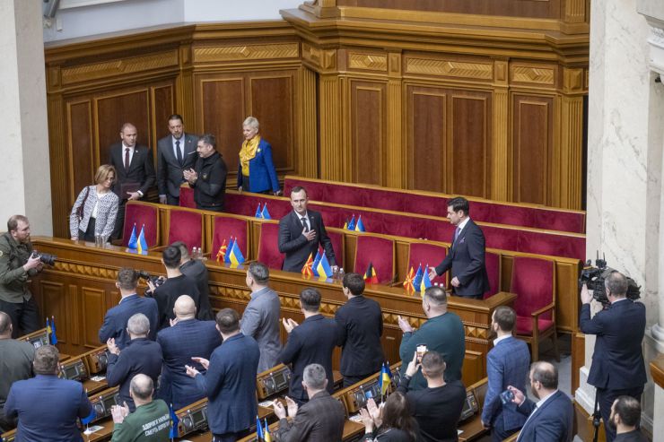 Пленарне засідання Верховної Ради України 24 лютого. Сьогодні у Верховній Раді України були присутні представники 30 країн, міжнародних, зокрема, парламентських організацій. З трибуни Верховної Ради України виступили Голова Собранія Республіки Північна Македонія Йован Мітреський та Прем'єр-міністр Королівства Бельгія Александер де Кроо.