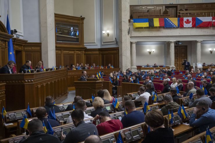 Пленарне засідання Верховної Ради України 24 лютого. Сьогодні у Верховній Раді України були присутні представники 30 країн, міжнародних, зокрема, парламентських організацій. З трибуни Верховної Ради України виступили Голова Собранія Республіки Північна Македонія Йован Мітреський та Прем'єр-міністр Королівства Бельгія Александер де Кроо.