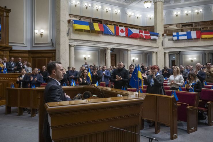 Пленарне засідання Верховної Ради України 24 лютого. Сьогодні у Верховній Раді України були присутні представники 30 країн, міжнародних, зокрема, парламентських організацій. З трибуни Верховної Ради України виступили Голова Собранія Республіки Північна Македонія Йован Мітреський та Прем'єр-міністр Королівства Бельгія Александер де Кроо.