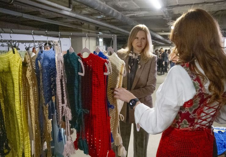 Заступниця Голови Верховної Ради України, співголова міжфракційного депутатського об’єднання «Рівні можливості» Олена Кондратюк долучилася до відкриття форуму «Жінки. Бізнес. Відновлення»