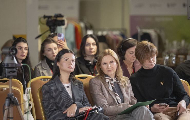 Заступниця Голови Верховної Ради України, співголова міжфракційного депутатського об’єднання «Рівні можливості» Олена Кондратюк долучилася до відкриття форуму «Жінки. Бізнес. Відновлення»
