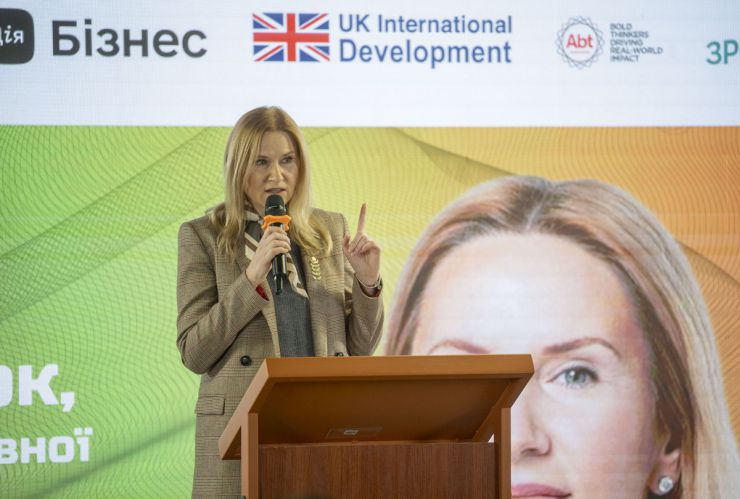 Заступниця Голови Верховної Ради України, співголова міжфракційного депутатського об’єднання «Рівні можливості» Олена Кондратюк долучилася до відкриття форуму «Жінки. Бізнес. Відновлення»