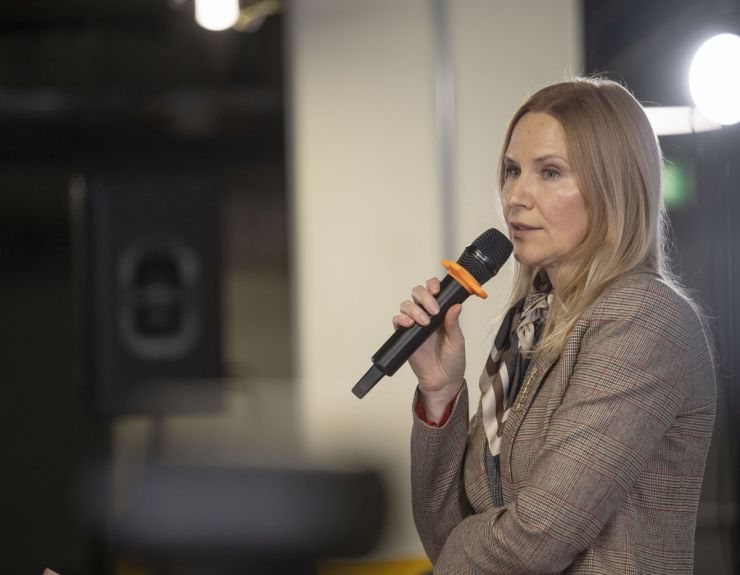 Заступниця Голови Верховної Ради України, співголова міжфракційного депутатського об’єднання «Рівні можливості» Олена Кондратюк долучилася до відкриття форуму «Жінки. Бізнес. Відновлення»