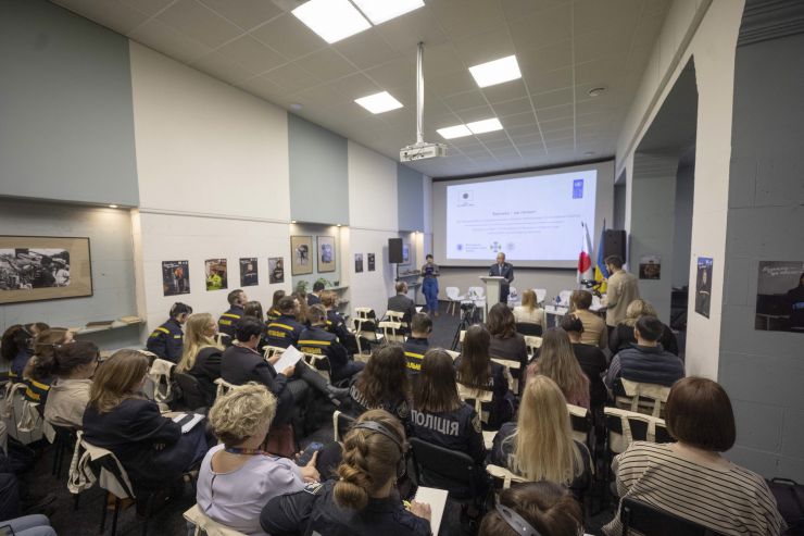 Заступниця Голови Верховної Ради України Олена Кондратюк під час спеціального заходу щодо обговорення викликів та важливості підтримки жінок у вітчизняних органах правопорядку та екстрених службах. Його провели в Києві в межах глобальної кампанії та проекту 